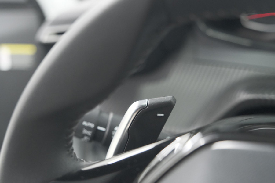 Peugeot 2008 PureTech 130 EAT8 Allure | Camera | Navigatie | Parkeersensoren Peugeot 2008 PureTech 130 EAT8 Allure | Camera | Navigatie | Parkeersensoren