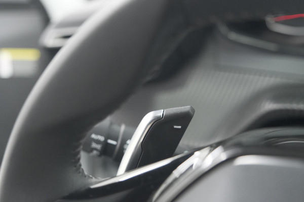 Peugeot 2008 PureTech 130 EAT8 Allure | Camera | Navigatie | Parkeersensoren Peugeot 2008 PureTech 130 EAT8 Allure | Camera | Navigatie | Parkeersensoren