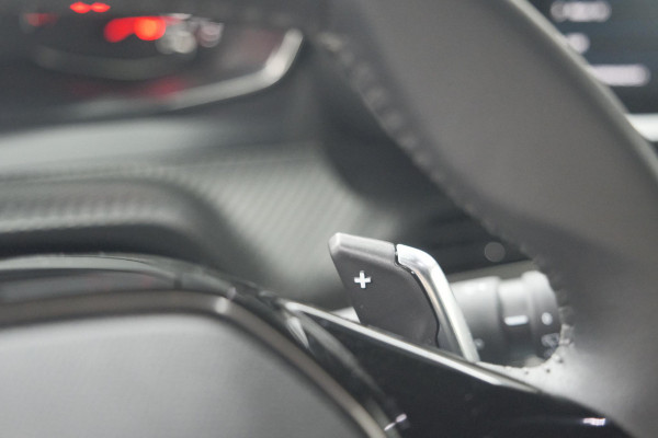 Peugeot 2008 PureTech 130 EAT8 Allure | Camera | Navigatie | Parkeersensoren Peugeot 2008 PureTech 130 EAT8 Allure | Camera | Navigatie | Parkeersensoren