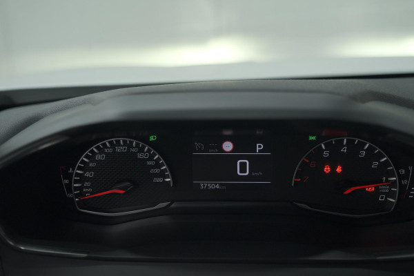 Peugeot 2008 PureTech 130 EAT8 Allure | Camera | Navigatie | Parkeersensoren Peugeot 2008 PureTech 130 EAT8 Allure | Camera | Navigatie | Parkeersensoren