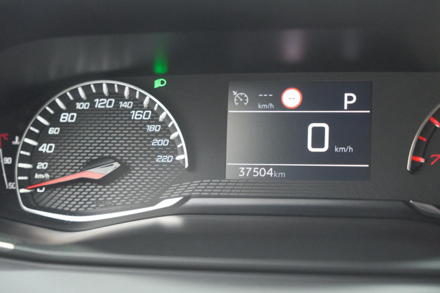 Peugeot 2008 PureTech 130 EAT8 Allure | Camera | Navigatie | Parkeersensoren Peugeot 2008 PureTech 130 EAT8 Allure | Camera | Navigatie | Parkeersensoren