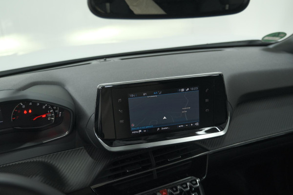 Peugeot 2008 PureTech 130 EAT8 Allure | Camera | Navigatie | Parkeersensoren Peugeot 2008 PureTech 130 EAT8 Allure | Camera | Navigatie | Parkeersensoren