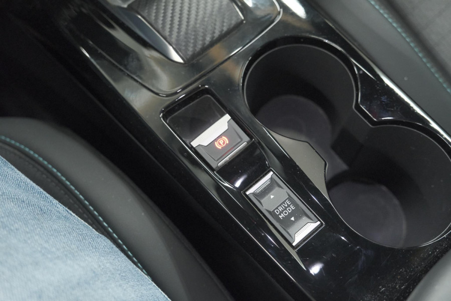 Peugeot 2008 PureTech 130 EAT8 Allure | Camera | Navigatie | Parkeersensoren Peugeot 2008 PureTech 130 EAT8 Allure | Camera | Navigatie | Parkeersensoren