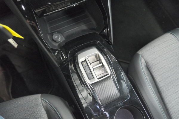 Peugeot 2008 PureTech 130 EAT8 Allure | Camera | Navigatie | Parkeersensoren Peugeot 2008 PureTech 130 EAT8 Allure | Camera | Navigatie | Parkeersensoren