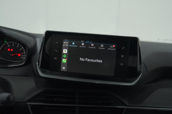 Peugeot 2008 PureTech 130 EAT8 Allure | Camera | Navigatie | Parkeersensoren Peugeot 2008 PureTech 130 EAT8 Allure | Camera | Navigatie | Parkeersensoren