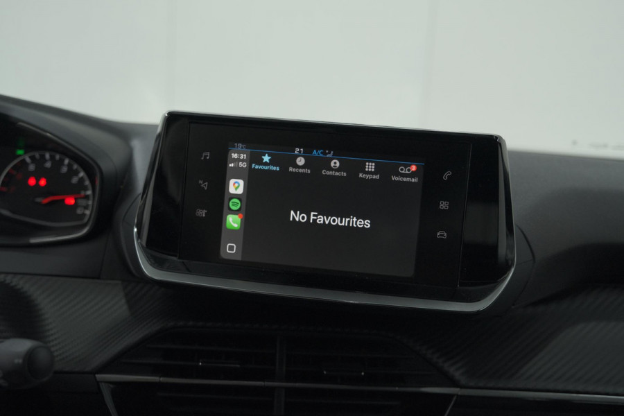 Peugeot 2008 PureTech 130 EAT8 Allure | Camera | Navigatie | Parkeersensoren Peugeot 2008 PureTech 130 EAT8 Allure | Camera | Navigatie | Parkeersensoren