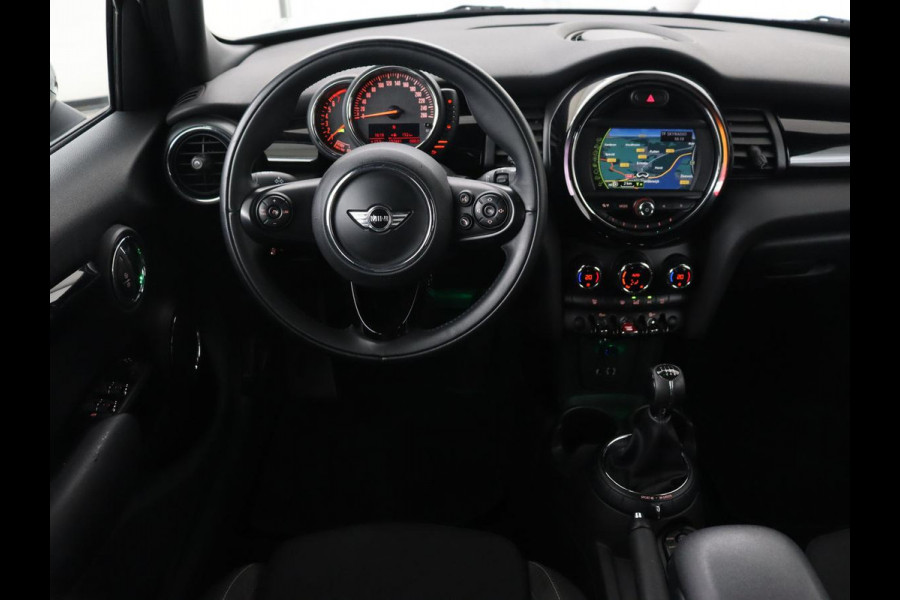 MINI Mini 1.5 Cooper Chili Serious Business | Panoramadak | Navigatie | Cruise Control | LED koplampen | LMV 17 | MINI Mini 1.5 Cooper Chili Serious Business | Panoramadak | Navigatie | Cruise Control | LED koplampen | LMV 17 |