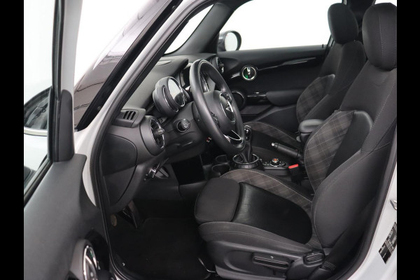 MINI Mini 1.5 Cooper Chili Serious Business | Panoramadak | Navigatie | Cruise Control | LED koplampen | LMV 17 | MINI Mini 1.5 Cooper Chili Serious Business | Panoramadak | Navigatie | Cruise Control | LED koplampen | LMV 17 |