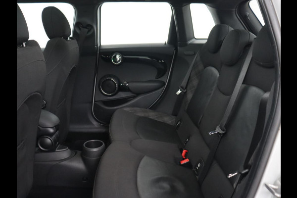 MINI Mini 1.5 Cooper Chili Serious Business | Panoramadak | Navigatie | Cruise Control | LED koplampen | LMV 17 | MINI Mini 1.5 Cooper Chili Serious Business | Panoramadak | Navigatie | Cruise Control | LED koplampen | LMV 17 |