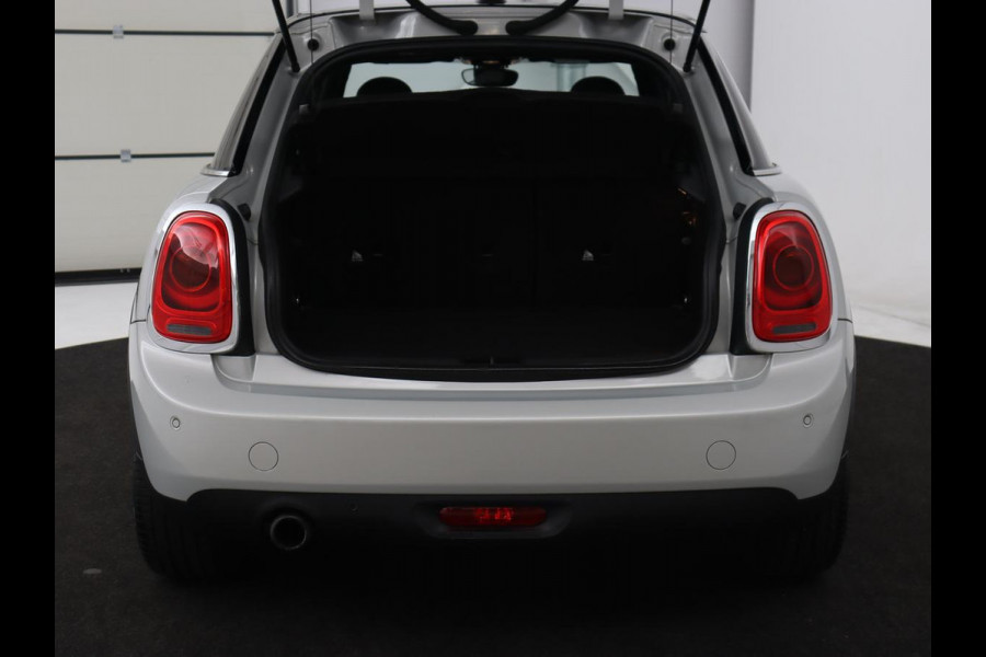 MINI Mini 1.5 Cooper Chili Serious Business | Panoramadak | Navigatie | Cruise Control | LED koplampen | LMV 17 | MINI Mini 1.5 Cooper Chili Serious Business | Panoramadak | Navigatie | Cruise Control | LED koplampen | LMV 17 |