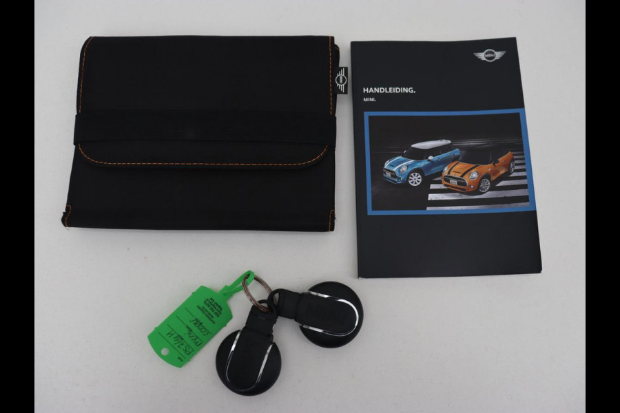 MINI Mini 1.5 Cooper Chili Serious Business | Panoramadak | Navigatie | Cruise Control | LED koplampen | LMV 17 | MINI Mini 1.5 Cooper Chili Serious Business | Panoramadak | Navigatie | Cruise Control | LED koplampen | LMV 17 |