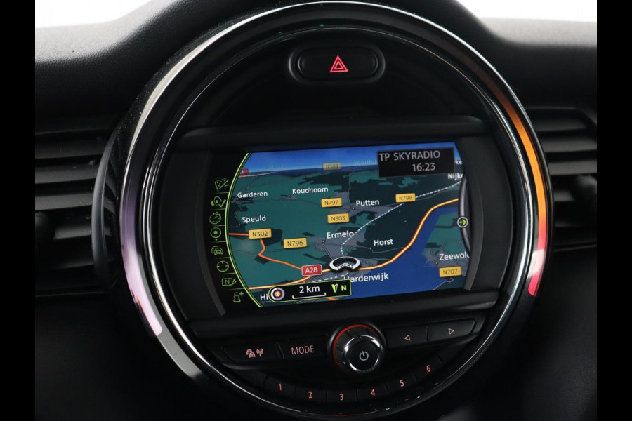 MINI Mini 1.5 Cooper Chili Serious Business | Panoramadak | Navigatie | Cruise Control | LED koplampen | LMV 17 | MINI Mini 1.5 Cooper Chili Serious Business | Panoramadak | Navigatie | Cruise Control | LED koplampen | LMV 17 |