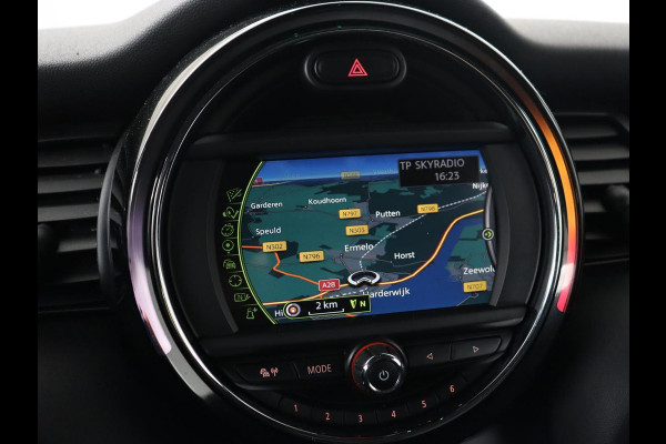 MINI Mini 1.5 Cooper Chili Serious Business | Panoramadak | Navigatie | Cruise Control | LED koplampen | LMV 17 | MINI Mini 1.5 Cooper Chili Serious Business | Panoramadak | Navigatie | Cruise Control | LED koplampen | LMV 17 |