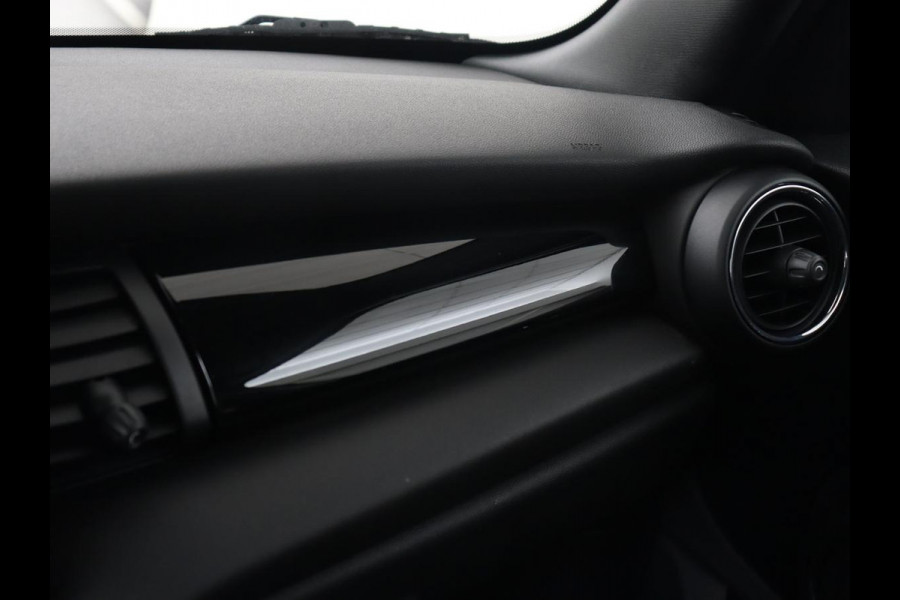 MINI Mini 1.5 Cooper Chili Serious Business | Panoramadak | Navigatie | Cruise Control | LED koplampen | LMV 17 | MINI Mini 1.5 Cooper Chili Serious Business | Panoramadak | Navigatie | Cruise Control | LED koplampen | LMV 17 |