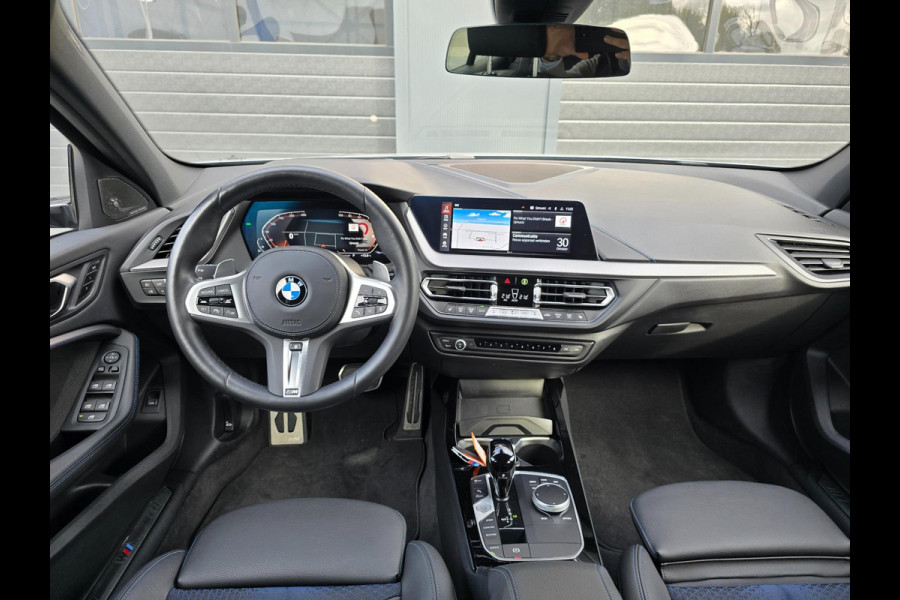 BMW 1-serie 120i M-sport/H&K/Head-up/Carplay/Shadowline-pack BMW 1-serie 120i M-sport/H&K/Head-up/Carplay/Shadowline-pack