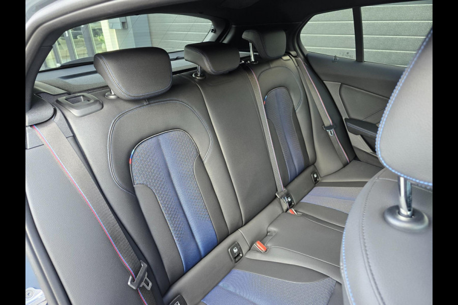 BMW 1-serie 120i M-sport/H&K/Head-up/Carplay/Shadowline-pack BMW 1-serie 120i M-sport/H&K/Head-up/Carplay/Shadowline-pack