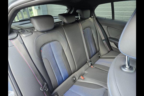 BMW 1-serie 120i M-sport/H&K/Head-up/Carplay/Shadowline-pack BMW 1-serie 120i M-sport/H&K/Head-up/Carplay/Shadowline-pack