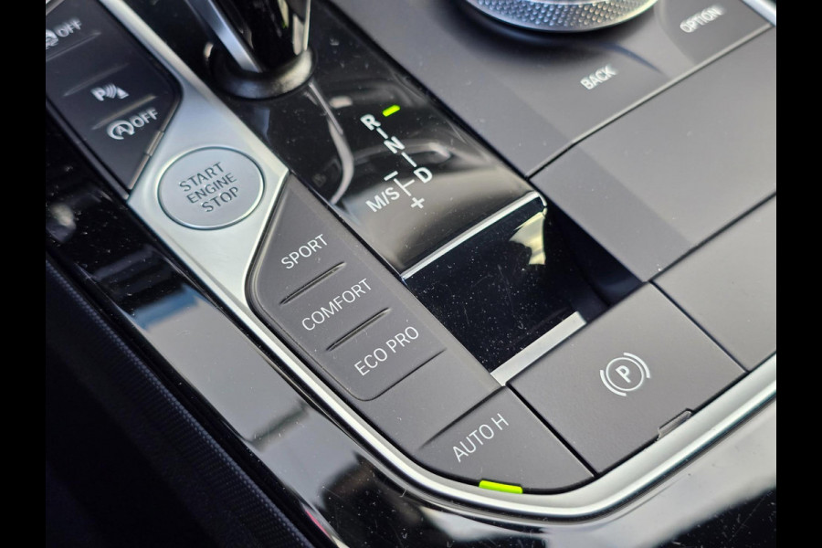 BMW 1-serie 120i M-sport/H&K/Head-up/Carplay/Shadowline-pack BMW 1-serie 120i M-sport/H&K/Head-up/Carplay/Shadowline-pack