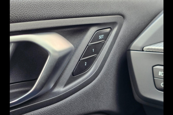 BMW 1-serie 120i M-sport/H&K/Head-up/Carplay/Shadowline-pack BMW 1-serie 120i M-sport/H&K/Head-up/Carplay/Shadowline-pack