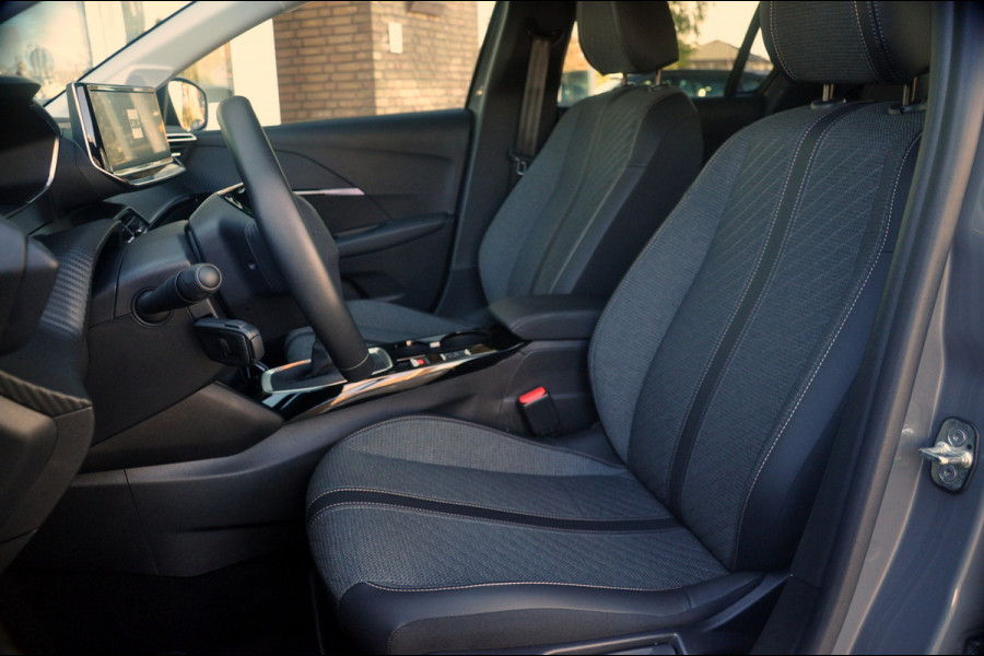 Peugeot 208 1.2 PureTech 100 Allure | Navigatie | 360 Gr Camera Peugeot 208 1.2 PureTech 100 Allure | Navigatie | 360 Gr Camera