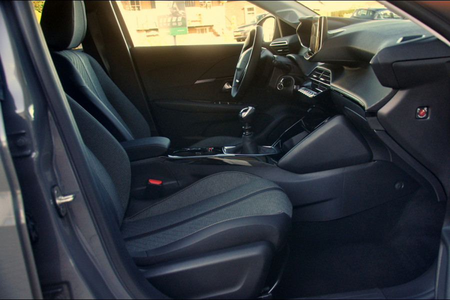 Peugeot 208 1.2 PureTech 100 Allure | Navigatie | 360 Gr Camera Peugeot 208 1.2 PureTech 100 Allure | Navigatie | 360 Gr Camera