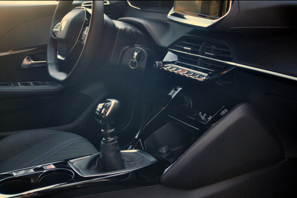 Peugeot 208 1.2 PureTech 100 Allure | Navigatie | 360 Gr Camera Peugeot 208 1.2 PureTech 100 Allure | Navigatie | 360 Gr Camera