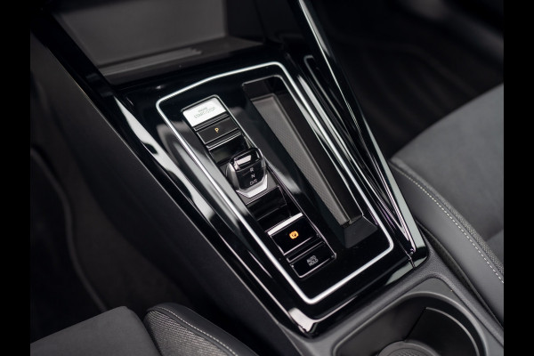 Volkswagen Golf 1.5 eTSI 50 Edition | Panodak | Head Up | Stoelgeheugen | Trekhaak Elk. Wegkl. | Harman/ Kardon | Prijs Rijklaar!!