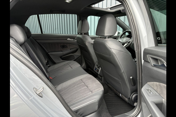 Volkswagen Golf 1.5 eTSI 50 Edition | Panodak | Head Up | Stoelgeheugen | Trekhaak Elk. Wegkl. | Harman/ Kardon | Prijs Rijklaar!!