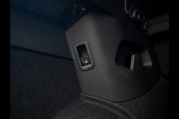 Volkswagen Golf 1.5 eTSI 50 Edition | Panodak | Head Up | Stoelgeheugen | Trekhaak Elk. Wegkl. | Harman/ Kardon | Prijs Rijklaar!!