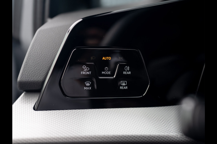 Volkswagen Golf 1.5 eTSI 50 Edition | Panodak | Head Up | Stoelgeheugen | Trekhaak Elk. Wegkl. | Harman/ Kardon | Prijs Rijklaar!!