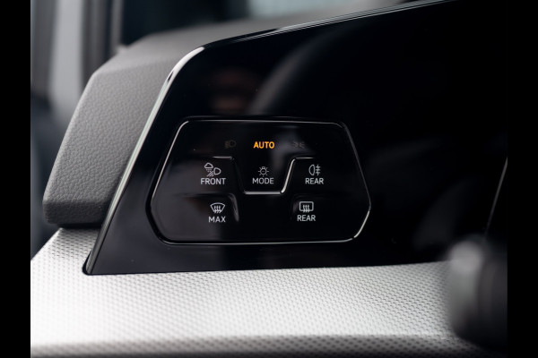 Volkswagen Golf 1.5 eTSI 50 Edition | Panodak | Head Up | Stoelgeheugen | Trekhaak Elk. Wegkl. | Harman/ Kardon | Prijs Rijklaar!!