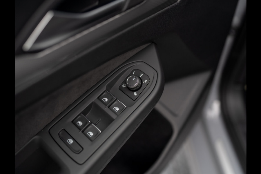 Volkswagen Golf 1.5 eTSI 50 Edition | Panodak | Head Up | Stoelgeheugen | Trekhaak Elk. Wegkl. | Harman/ Kardon | Prijs Rijklaar!!