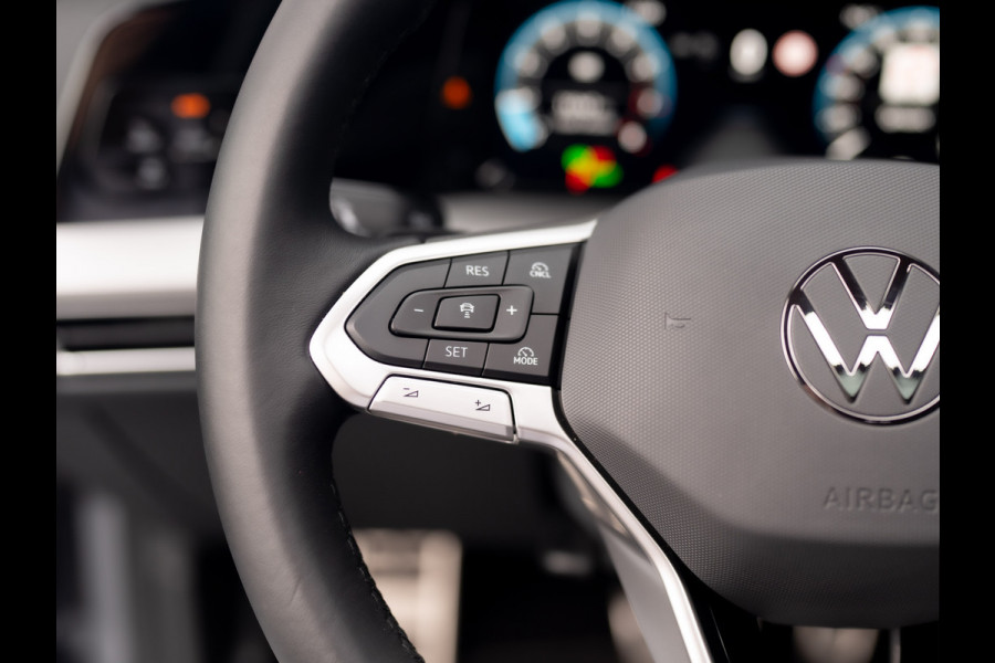 Volkswagen Golf 1.5 eTSI 50 Edition | Panodak | Head Up | Stoelgeheugen | Trekhaak Elk. Wegkl. | Harman/ Kardon | Prijs Rijklaar!!