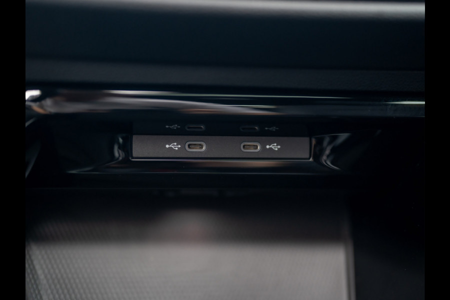 Volkswagen Golf 1.5 eTSI 50 Edition | Panodak | Head Up | Stoelgeheugen | Trekhaak Elk. Wegkl. | Harman/ Kardon | Prijs Rijklaar!!