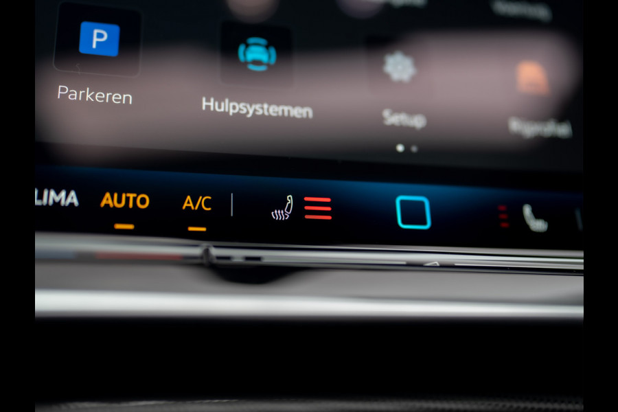 Volkswagen Golf 1.5 eTSI 50 Edition | Panodak | Head Up | Stoelgeheugen | Trekhaak Elk. Wegkl. | Harman/ Kardon | Prijs Rijklaar!!