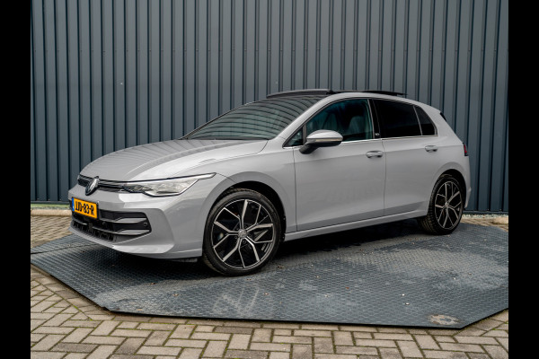 Volkswagen Golf 1.5 eTSI 50 Edition | Panodak | Head Up | Stoelgeheugen | Trekhaak Elk. Wegkl. | Harman/ Kardon | Prijs Rijklaar!!