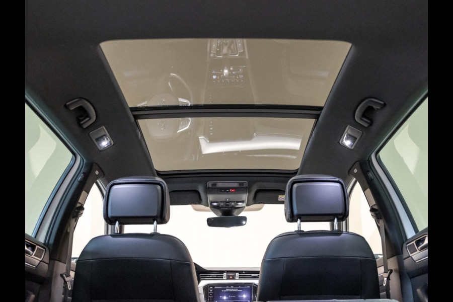 Volkswagen Passat Variant 1.5 TSI R-Line Business + / 150pk / Panorama dak / Achteruitrij camera / Stoelverwarming / Volkswagen Passat Variant 1.5 TSI R-Line Business + / 150pk / Panorama dak / Achteruitrij camera / Stoelverwarming /