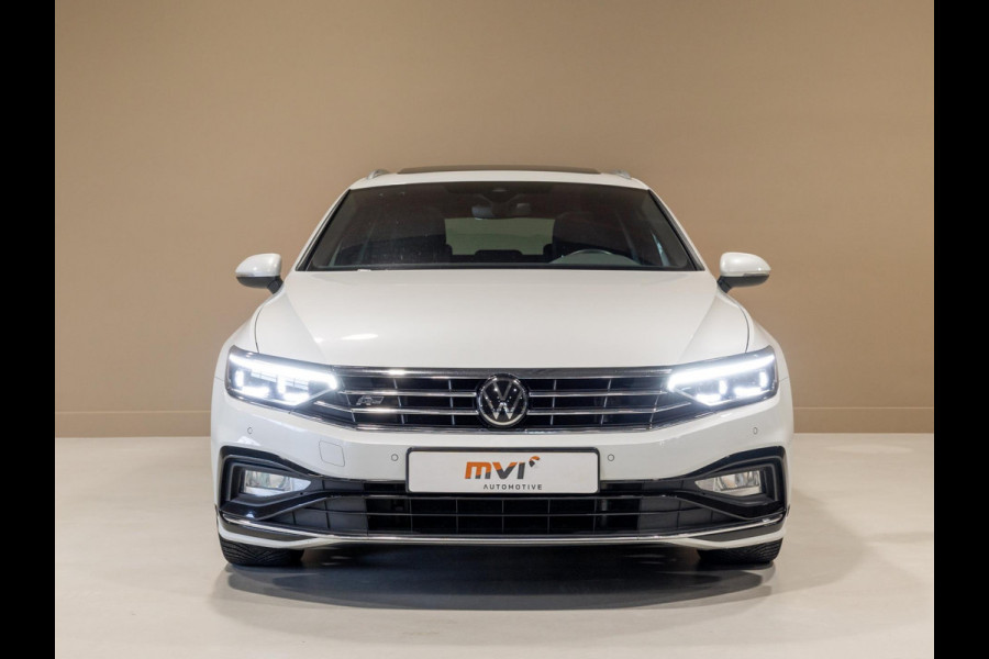 Volkswagen Passat Variant 1.5 TSI R-Line Business + / 150pk / Panorama dak / Achteruitrij camera / Stoelverwarming / Volkswagen Passat Variant 1.5 TSI R-Line Business + / 150pk / Panorama dak / Achteruitrij camera / Stoelverwarming /