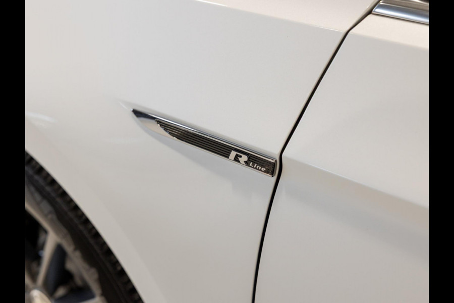 Volkswagen Passat Variant 1.5 TSI R-Line Business + / 150pk / Panorama dak / Achteruitrij camera / Stoelverwarming / Volkswagen Passat Variant 1.5 TSI R-Line Business + / 150pk / Panorama dak / Achteruitrij camera / Stoelverwarming /