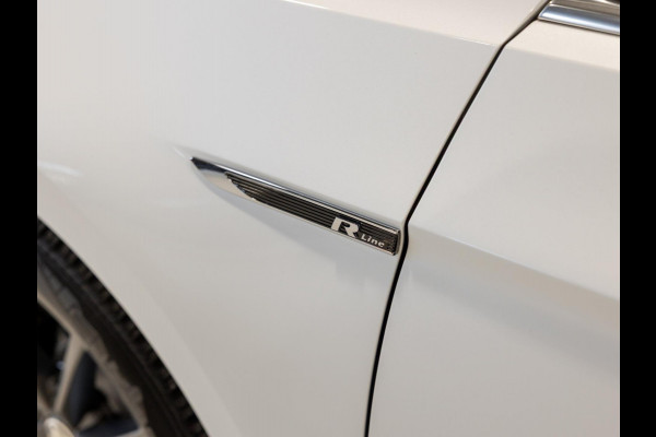Volkswagen Passat Variant 1.5 TSI R-Line Business + / 150pk / Panorama dak / Achteruitrij camera / Stoelverwarming / Volkswagen Passat Variant 1.5 TSI R-Line Business + / 150pk / Panorama dak / Achteruitrij camera / Stoelverwarming /