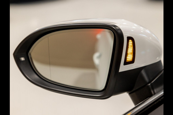 Volkswagen Passat Variant 1.5 TSI R-Line Business + / 150pk / Panorama dak / Achteruitrij camera / Stoelverwarming / Volkswagen Passat Variant 1.5 TSI R-Line Business + / 150pk / Panorama dak / Achteruitrij camera / Stoelverwarming /