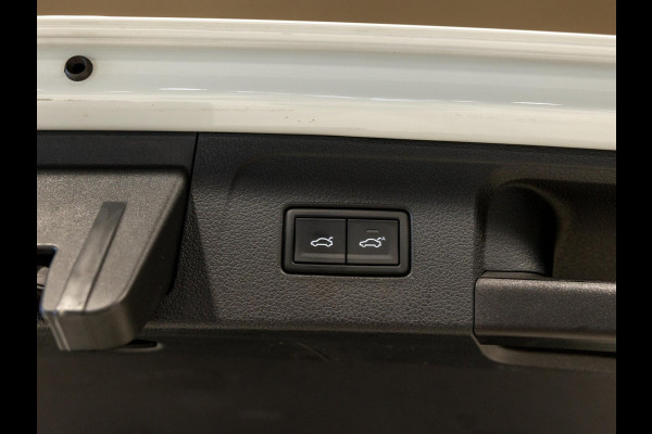 Volkswagen Passat Variant 1.5 TSI R-Line Business + / 150pk / Panorama dak / Achteruitrij camera / Stoelverwarming / Volkswagen Passat Variant 1.5 TSI R-Line Business + / 150pk / Panorama dak / Achteruitrij camera / Stoelverwarming /