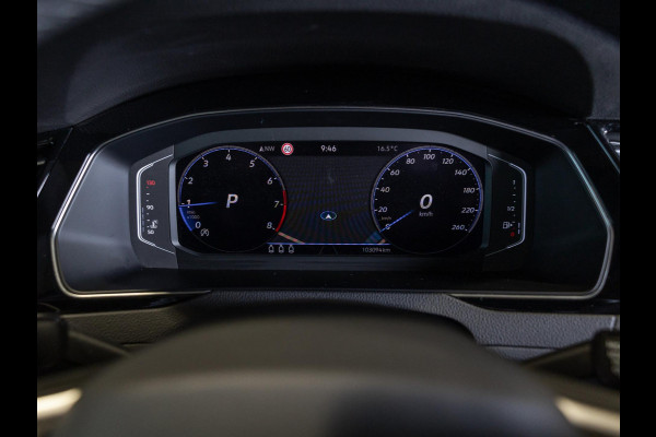 Volkswagen Passat Variant 1.5 TSI R-Line Business + / 150pk / Panorama dak / Achteruitrij camera / Stoelverwarming / Volkswagen Passat Variant 1.5 TSI R-Line Business + / 150pk / Panorama dak / Achteruitrij camera / Stoelverwarming /
