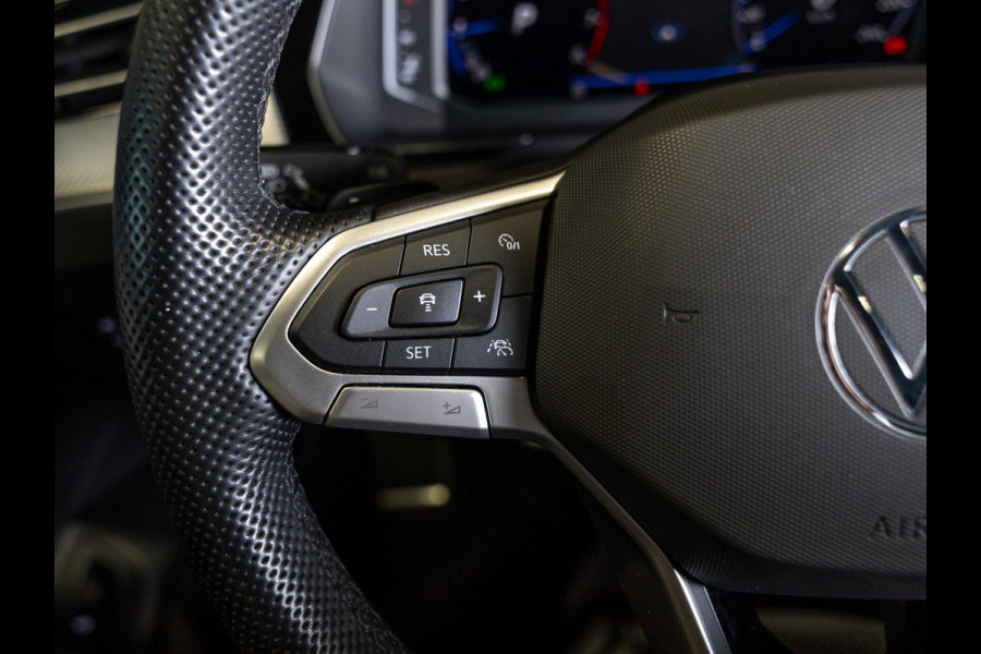 Volkswagen Passat Variant 1.5 TSI R-Line Business + / 150pk / Panorama dak / Achteruitrij camera / Stoelverwarming / Volkswagen Passat Variant 1.5 TSI R-Line Business + / 150pk / Panorama dak / Achteruitrij camera / Stoelverwarming /