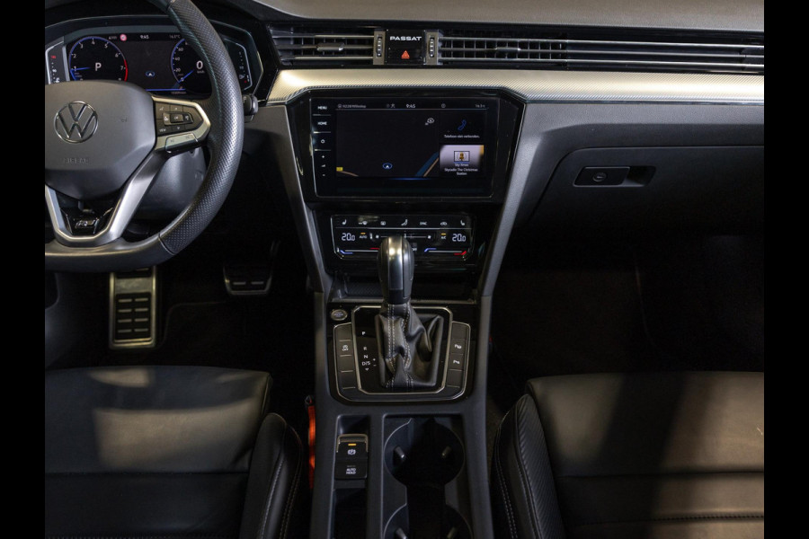 Volkswagen Passat Variant 1.5 TSI R-Line Business + / 150pk / Panorama dak / Achteruitrij camera / Stoelverwarming / Volkswagen Passat Variant 1.5 TSI R-Line Business + / 150pk / Panorama dak / Achteruitrij camera / Stoelverwarming /