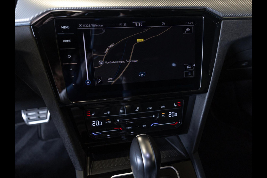 Volkswagen Passat Variant 1.5 TSI R-Line Business + / 150pk / Panorama dak / Achteruitrij camera / Stoelverwarming / Volkswagen Passat Variant 1.5 TSI R-Line Business + / 150pk / Panorama dak / Achteruitrij camera / Stoelverwarming /