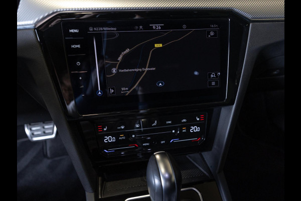 Volkswagen Passat Variant 1.5 TSI R-Line Business + / 150pk / Panorama dak / Achteruitrij camera / Stoelverwarming / Volkswagen Passat Variant 1.5 TSI R-Line Business + / 150pk / Panorama dak / Achteruitrij camera / Stoelverwarming /