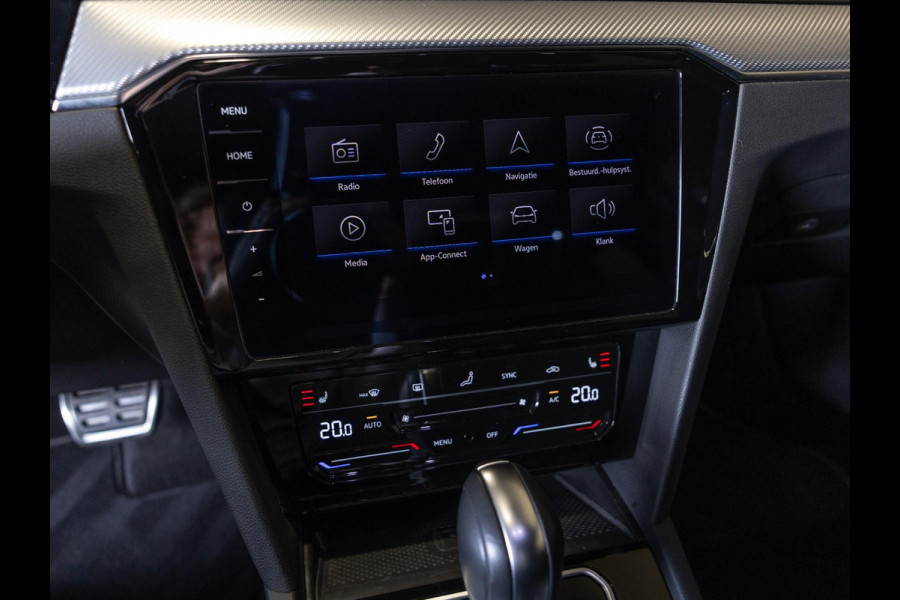 Volkswagen Passat Variant 1.5 TSI R-Line Business + / 150pk / Panorama dak / Achteruitrij camera / Stoelverwarming / Volkswagen Passat Variant 1.5 TSI R-Line Business + / 150pk / Panorama dak / Achteruitrij camera / Stoelverwarming /