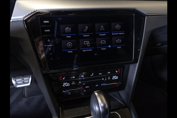 Volkswagen Passat Variant 1.5 TSI R-Line Business + / 150pk / Panorama dak / Achteruitrij camera / Stoelverwarming / Volkswagen Passat Variant 1.5 TSI R-Line Business + / 150pk / Panorama dak / Achteruitrij camera / Stoelverwarming /