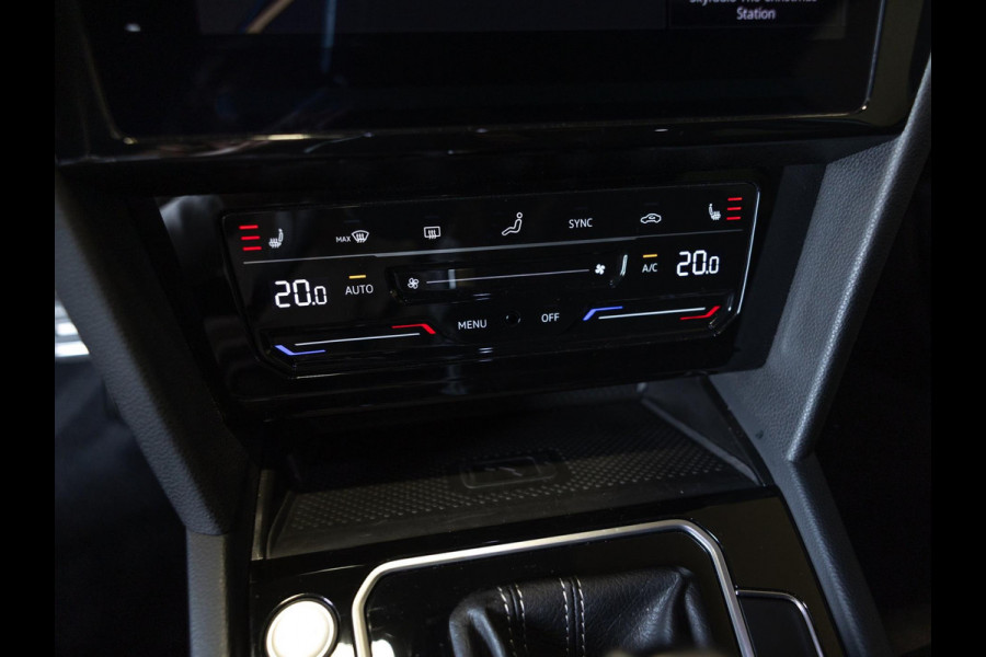 Volkswagen Passat Variant 1.5 TSI R-Line Business + / 150pk / Panorama dak / Achteruitrij camera / Stoelverwarming / Volkswagen Passat Variant 1.5 TSI R-Line Business + / 150pk / Panorama dak / Achteruitrij camera / Stoelverwarming /